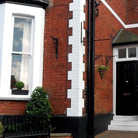 Powys Lodge Скарбъро Екстериор снимка