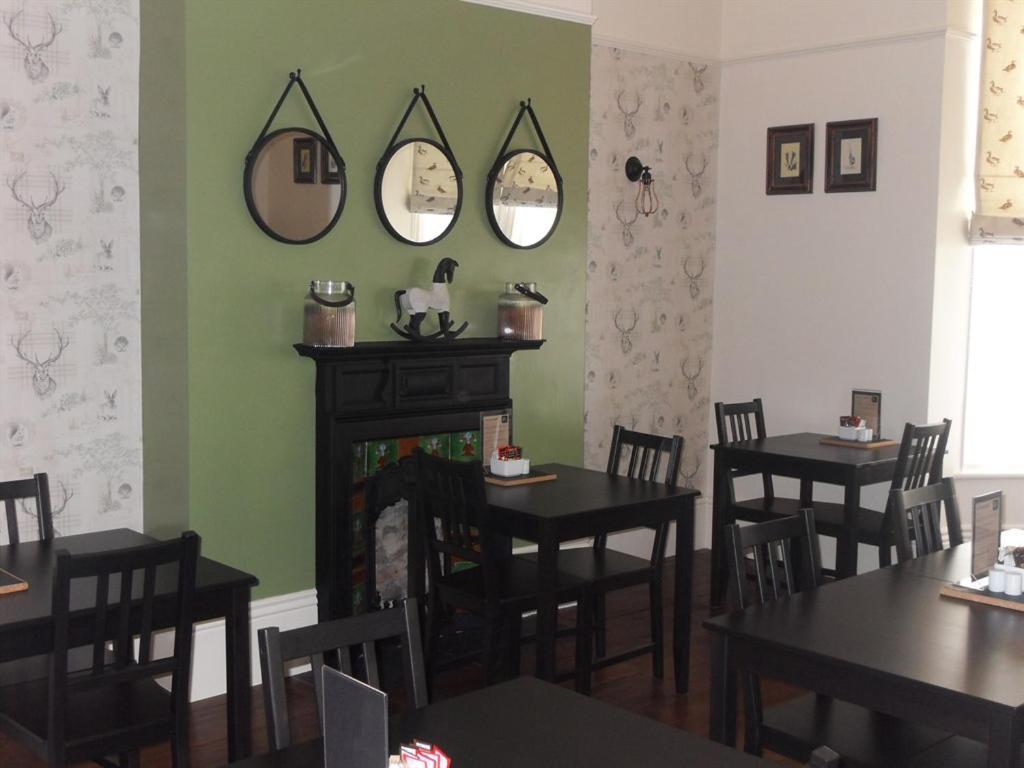 Powys Lodge Скарбъро Екстериор снимка
