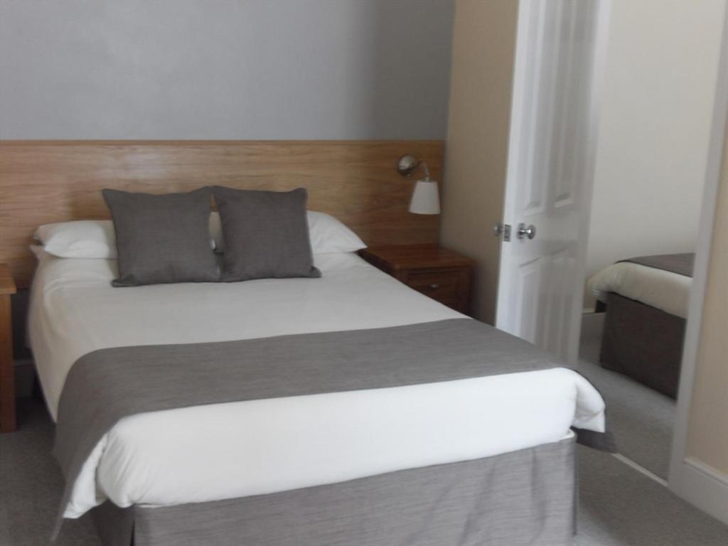 Powys Lodge Скарбъро Екстериор снимка