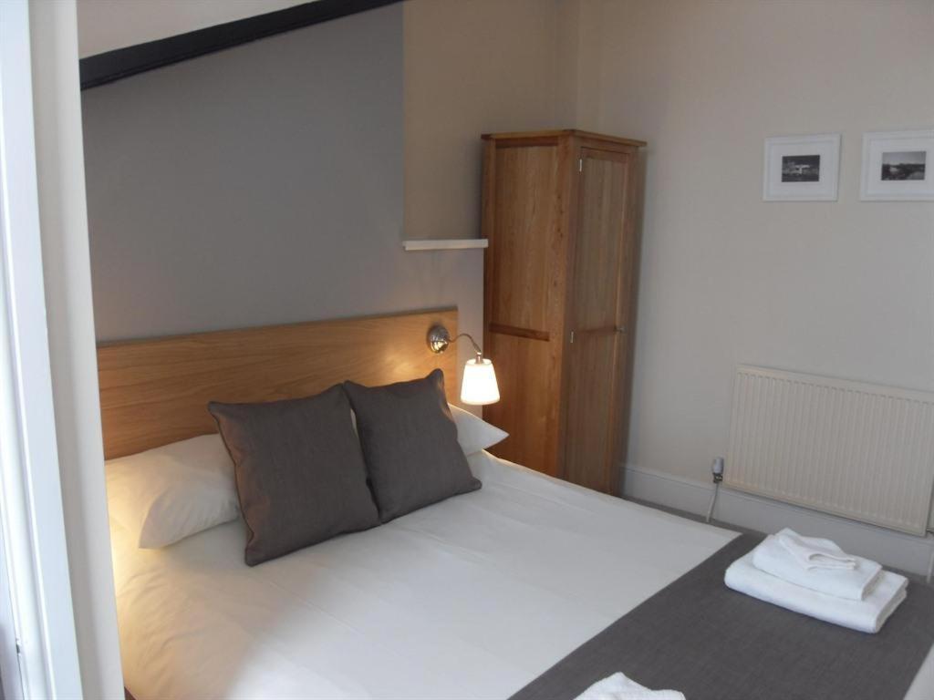 Powys Lodge Скарбъро Екстериор снимка