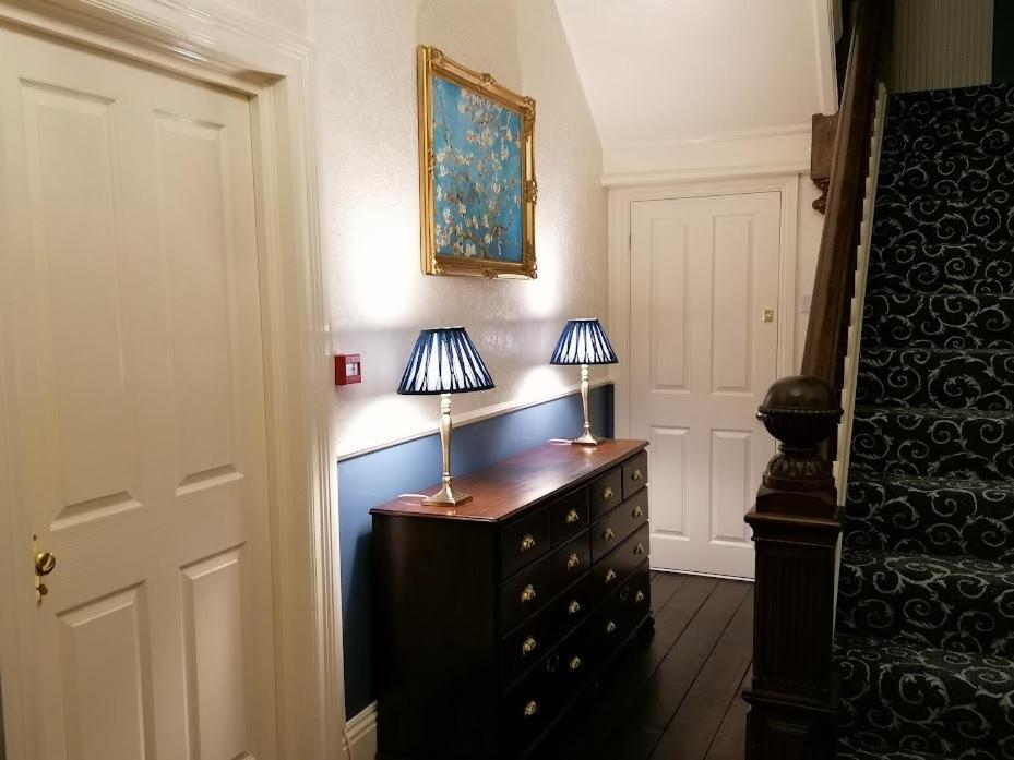 Powys Lodge Скарбъро Екстериор снимка